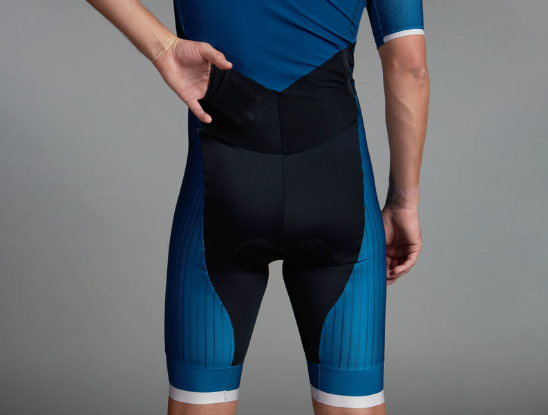 Triathlete showing one of the two backpockets for gels and bars on the Aero 3.0 speedsuit for men