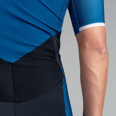 Closeup of the aerodynamic fabric on the back- and hip-area of the Aero 3.0 speedsuit