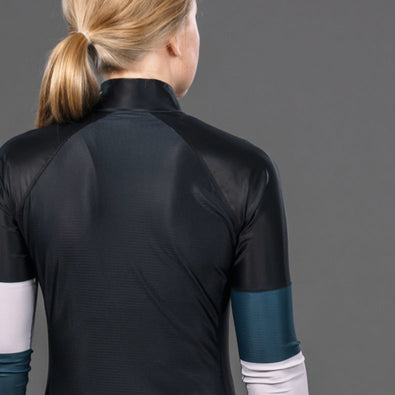 Studiophoto of the back of the Vision skiing competition shirt