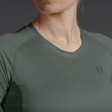 closeup of the neck area of Fast longsleeved t-shirt