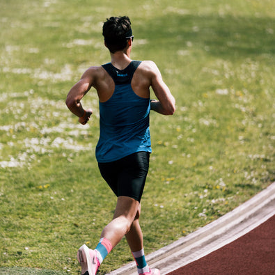 Jan Stratmann running in trimtex fast singlet on the running track